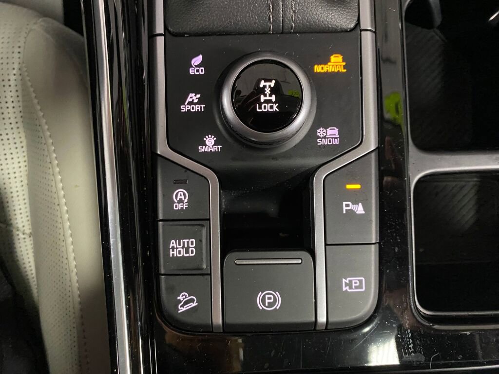 Used 2025 Kia Sorento SX AWD/4WD image 18