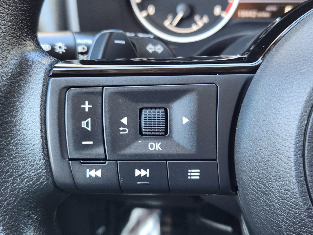 Used 2023 Nissan Rogue SV image 21