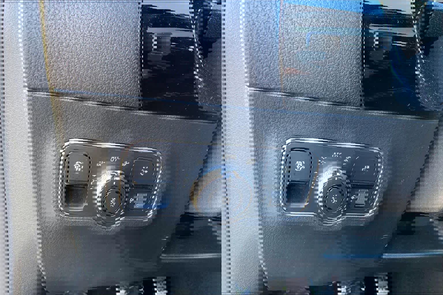 Used 2024 Mercedes-Benz GLA 250 4MATIC image 35