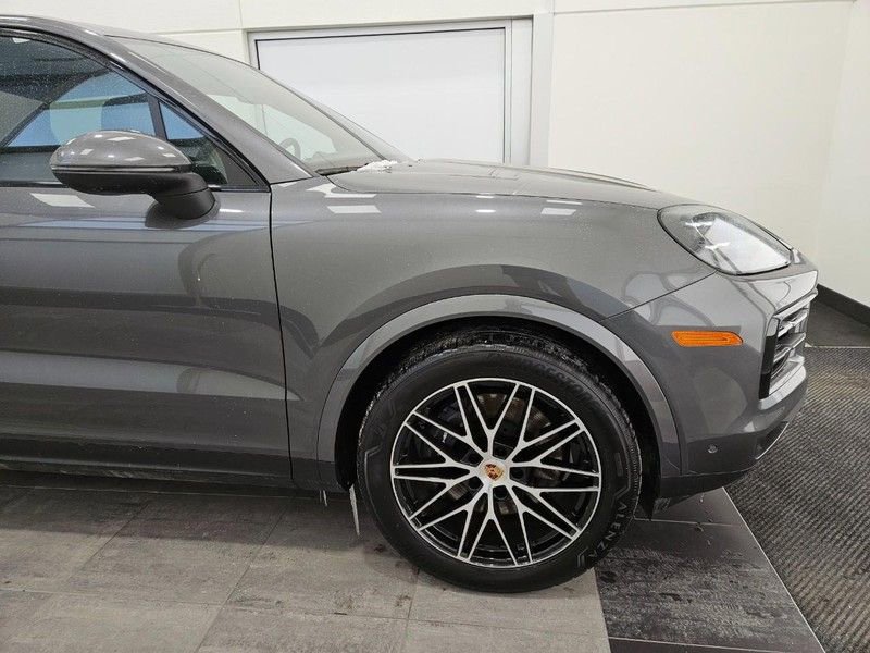 Certified 2025 Porsche Cayenne image 10