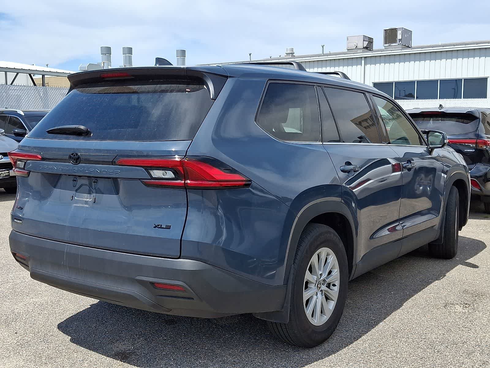 Used 2024 Toyota Grand Highlander AWD image 3