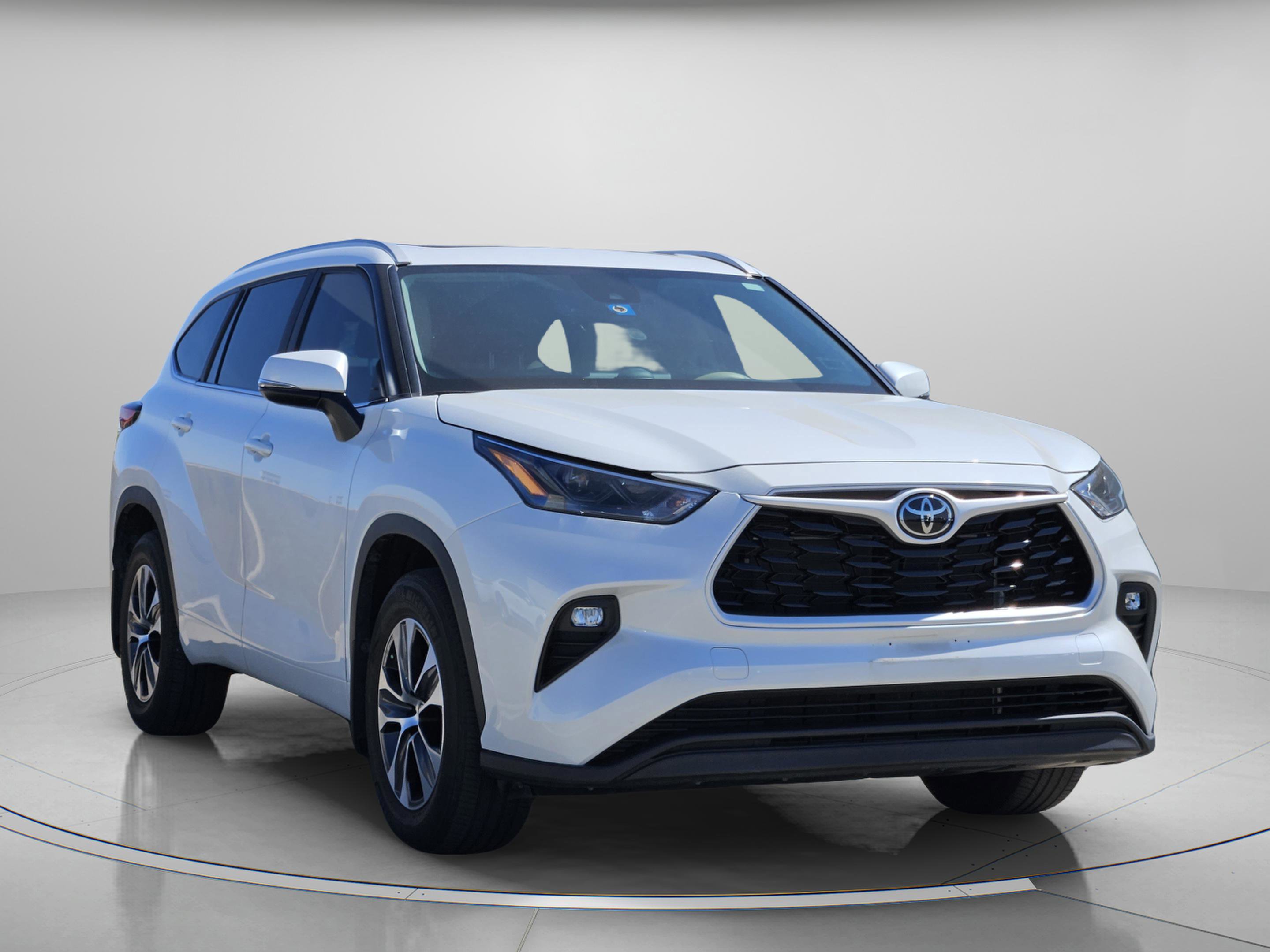 Used 2023 Toyota Highlander XLE image 8