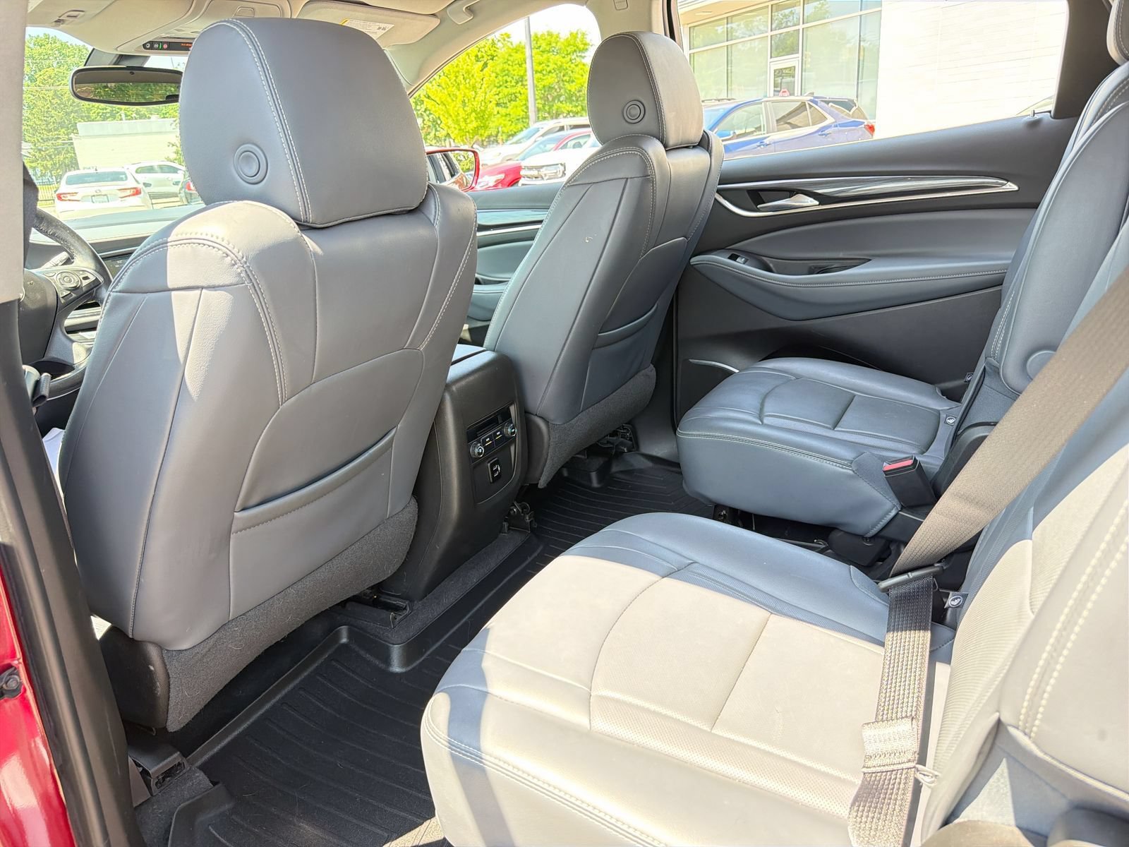 Used 2018 Buick Enclave Essence AWD/4WD image 22