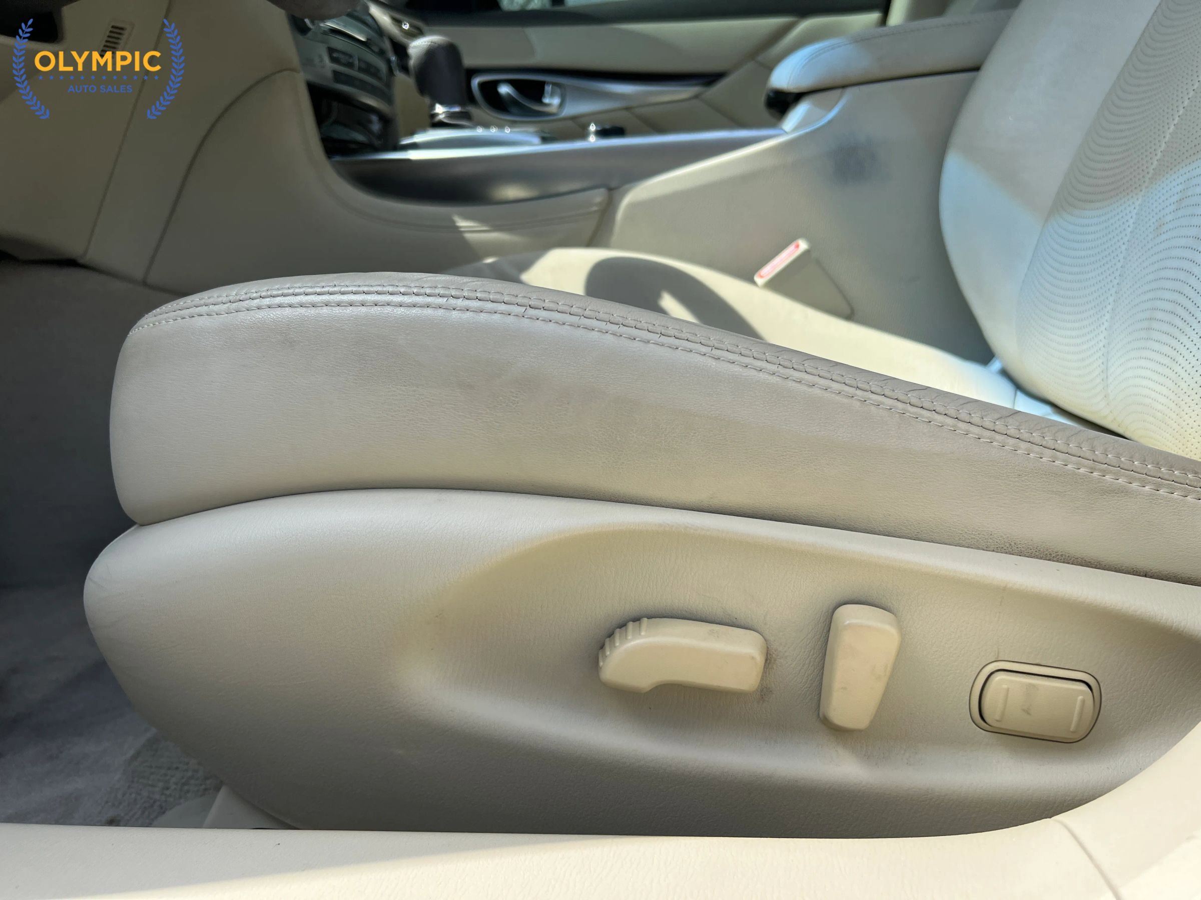 Used 2015 INFINITI Q70 3.7 RWD image 40