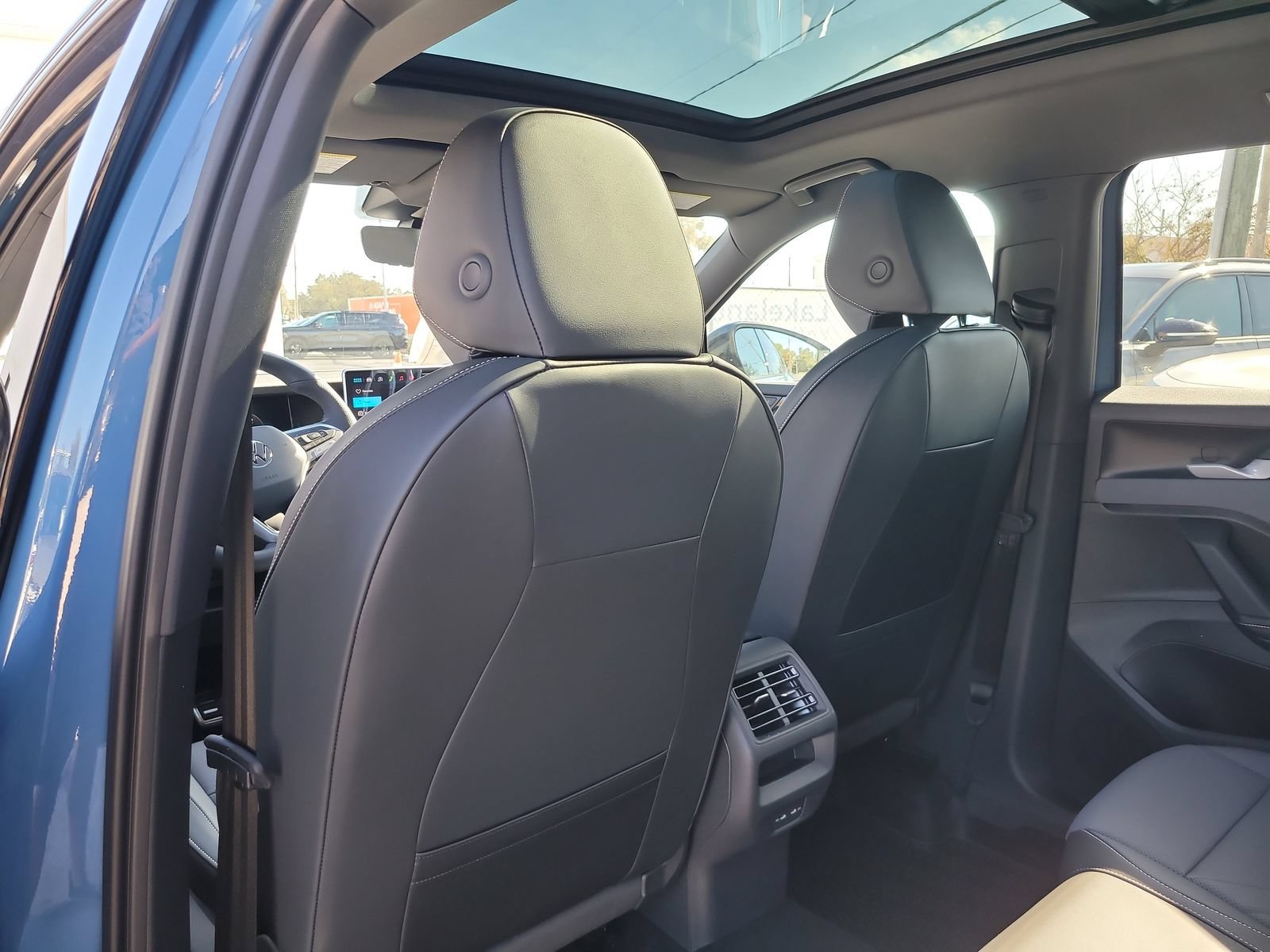 New 2026 Volkswagen Tiguan SE R-Line FWD image 13