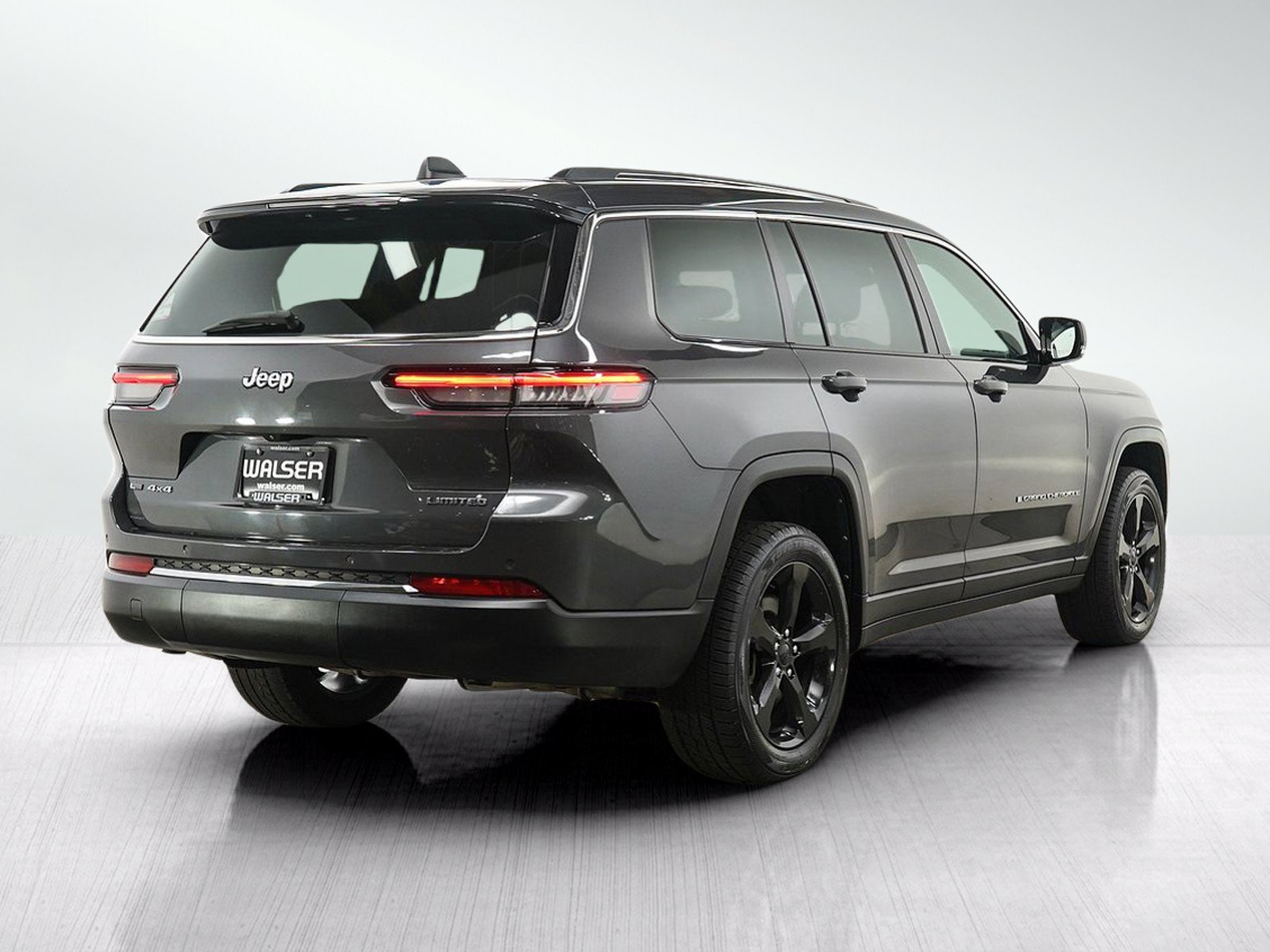 Used 2022 Jeep Grand Cherokee L Limited AWD/4WD image 5