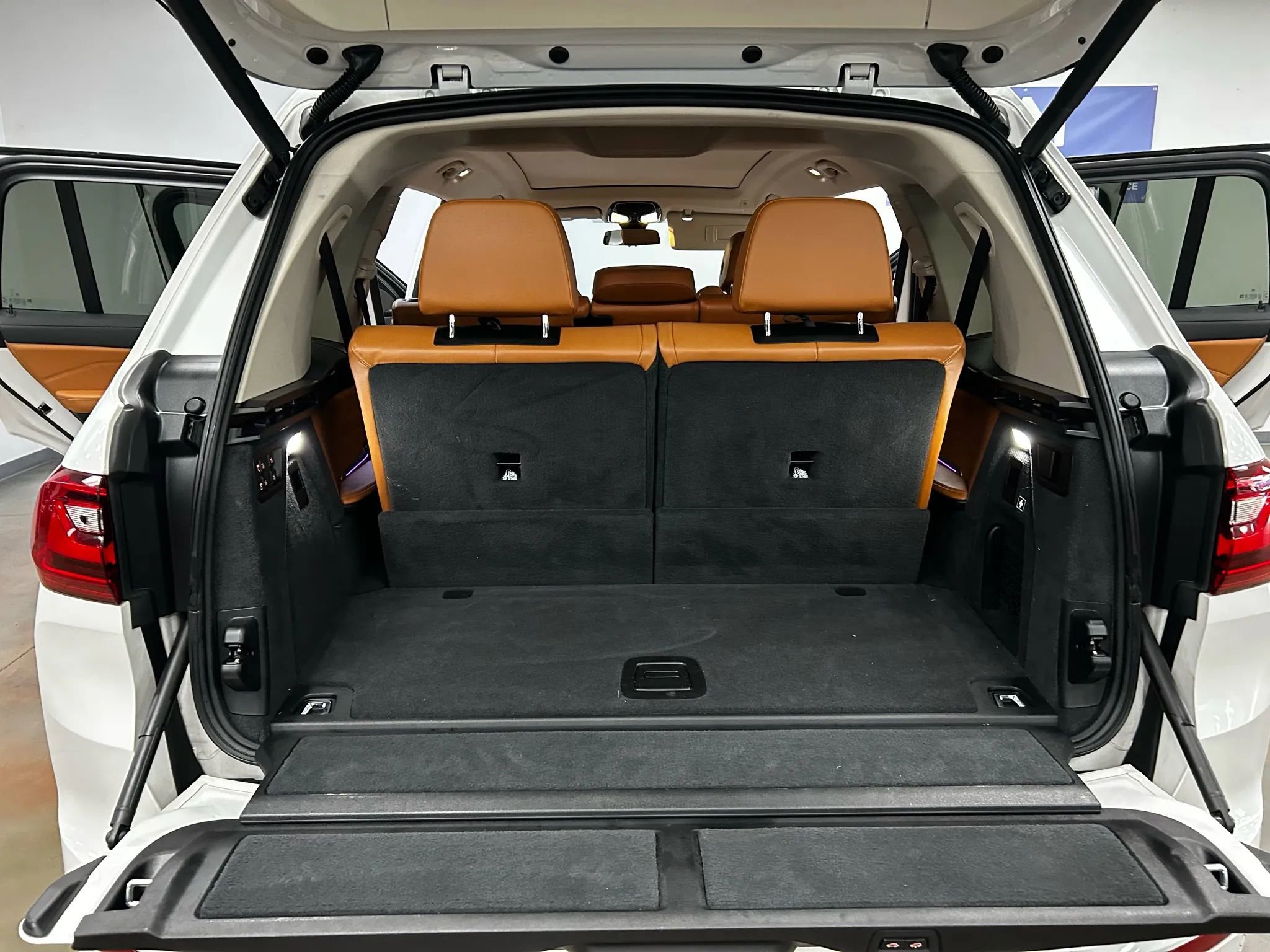 Used 2019 BMW X7 xDrive40i w/ Parking Assistance Package image 14