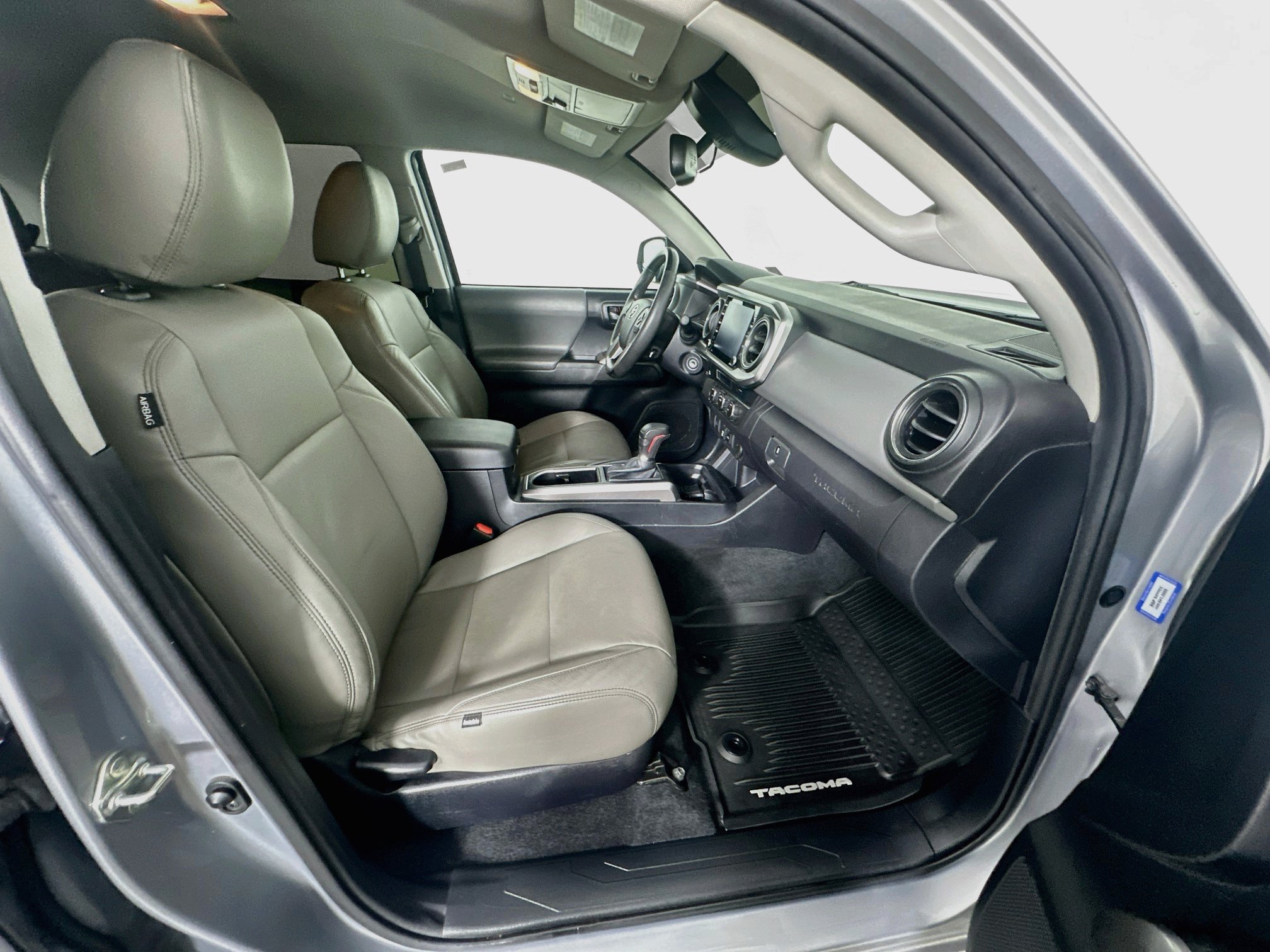 Used 2021 Toyota Tacoma SR5 RWD image 30