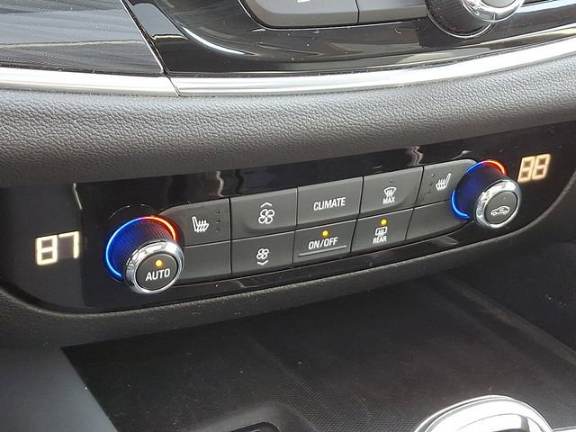 Used 2020 Buick Enclave Essence w/ LPO, Touring Package image 21