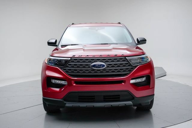 Used 2024 Ford Explorer XLT w/ Equipment Group 202A AWD/4WD image 17