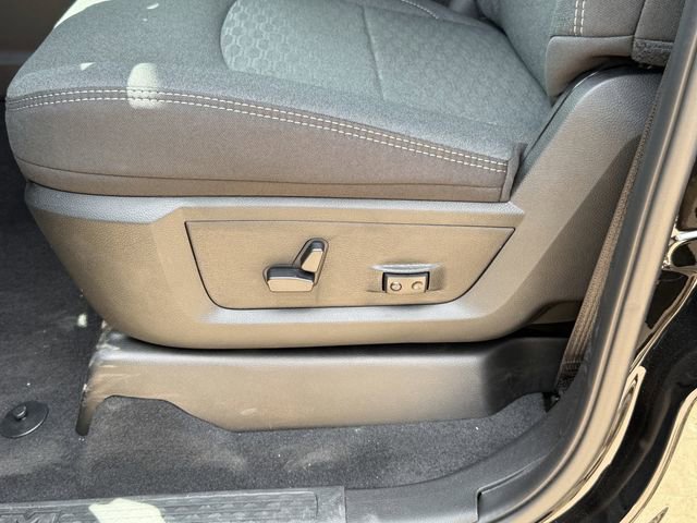 New 2026 RAM 3500 Big Horn AWD/4WD image 13