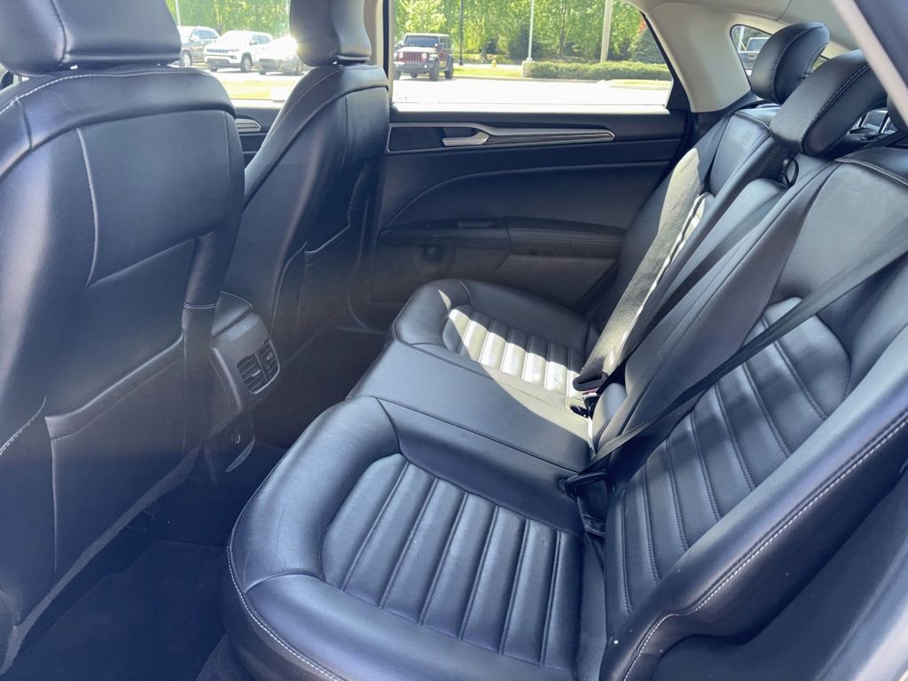 Used 2017 Ford Fusion SE w/ Fusion SE Technology Package FWD image 9