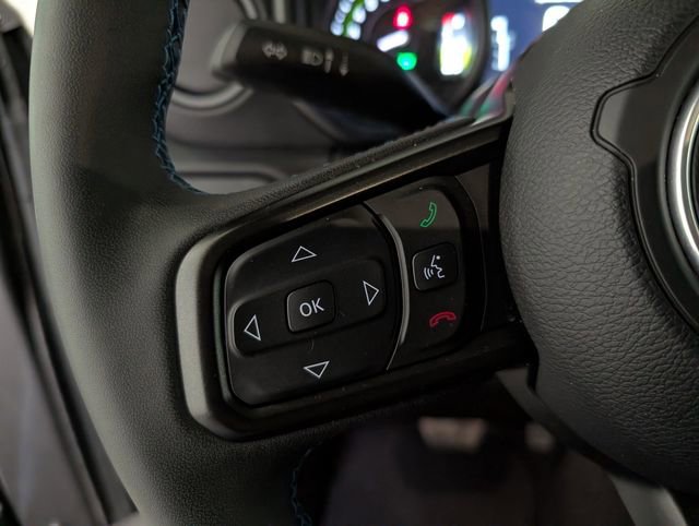 Used 2025 Jeep Wrangler Unlimited Rubicon 4xe w/ Convenience Group AWD/4WD image 17