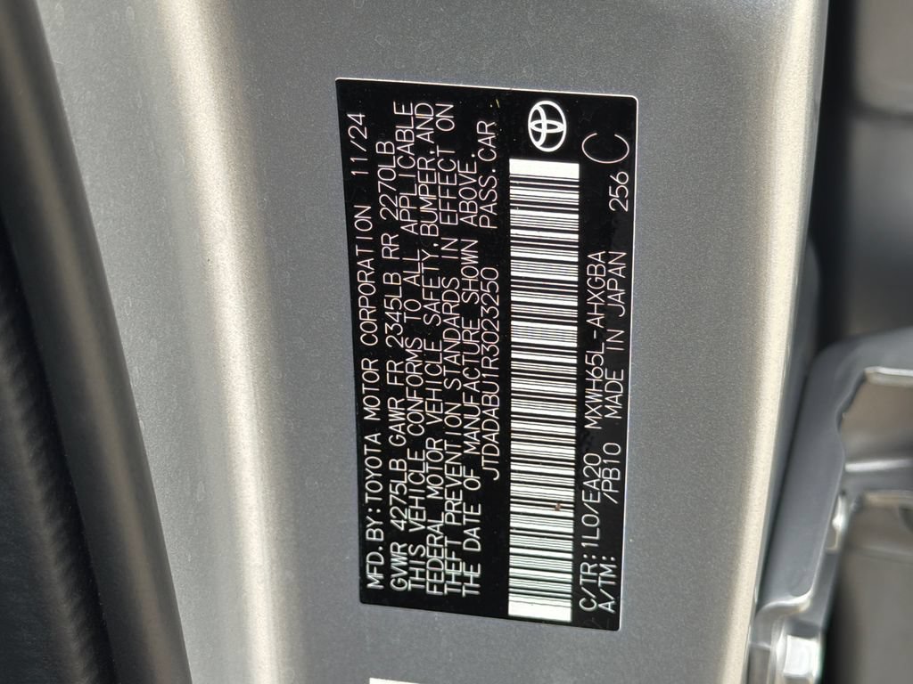 Used 2024 Toyota Prius XLE AWD/4WD image 32