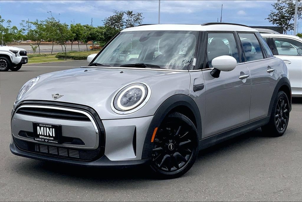 Used 2024 MINI Cooper 4-Door Hardtop FWD image 2