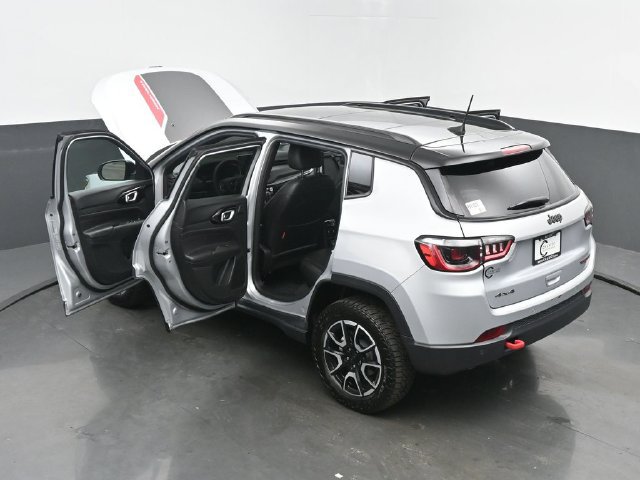 Used 2024 Jeep Compass Trailhawk w/ Sun and Sound Group AWD/4WD image 64