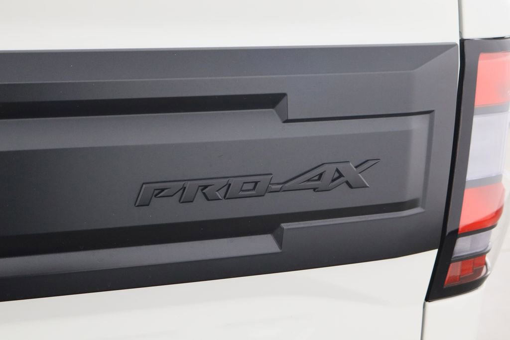 Used 2025 Nissan Frontier PRO-4X w/ Interior Protection Package image 40