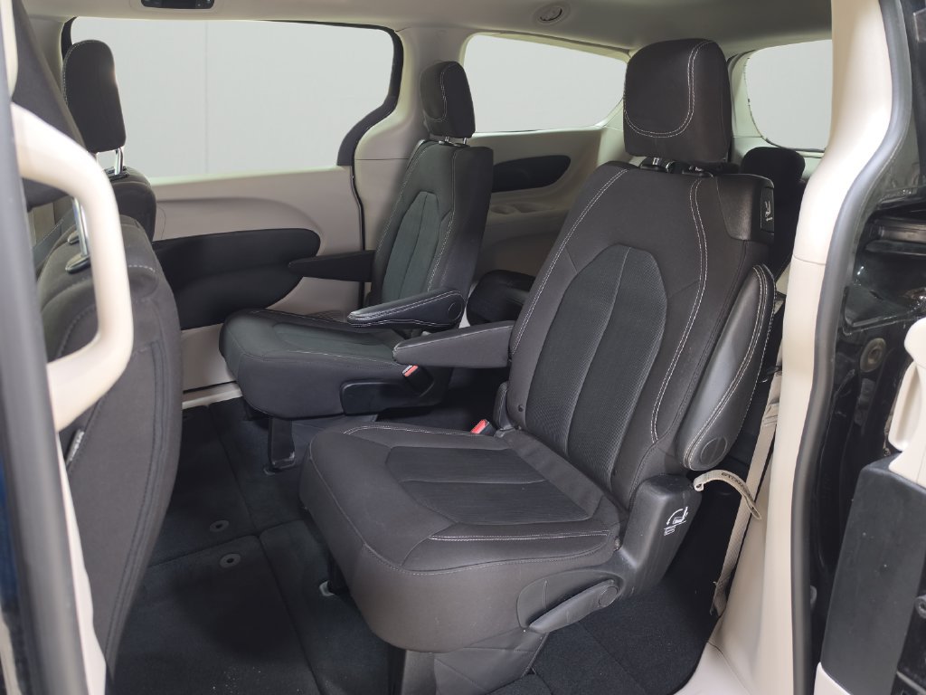 Used 2024 Chrysler Voyager LX FWD image 16
