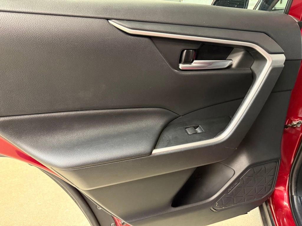 Used 2019 Toyota RAV4 XLE w/ Convenience Package image 21