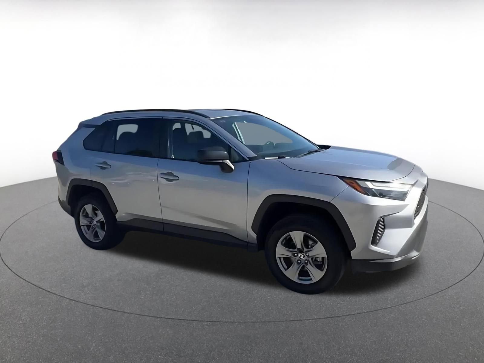 Used 2025 Toyota RAV4 LE AWD/4WD image 2