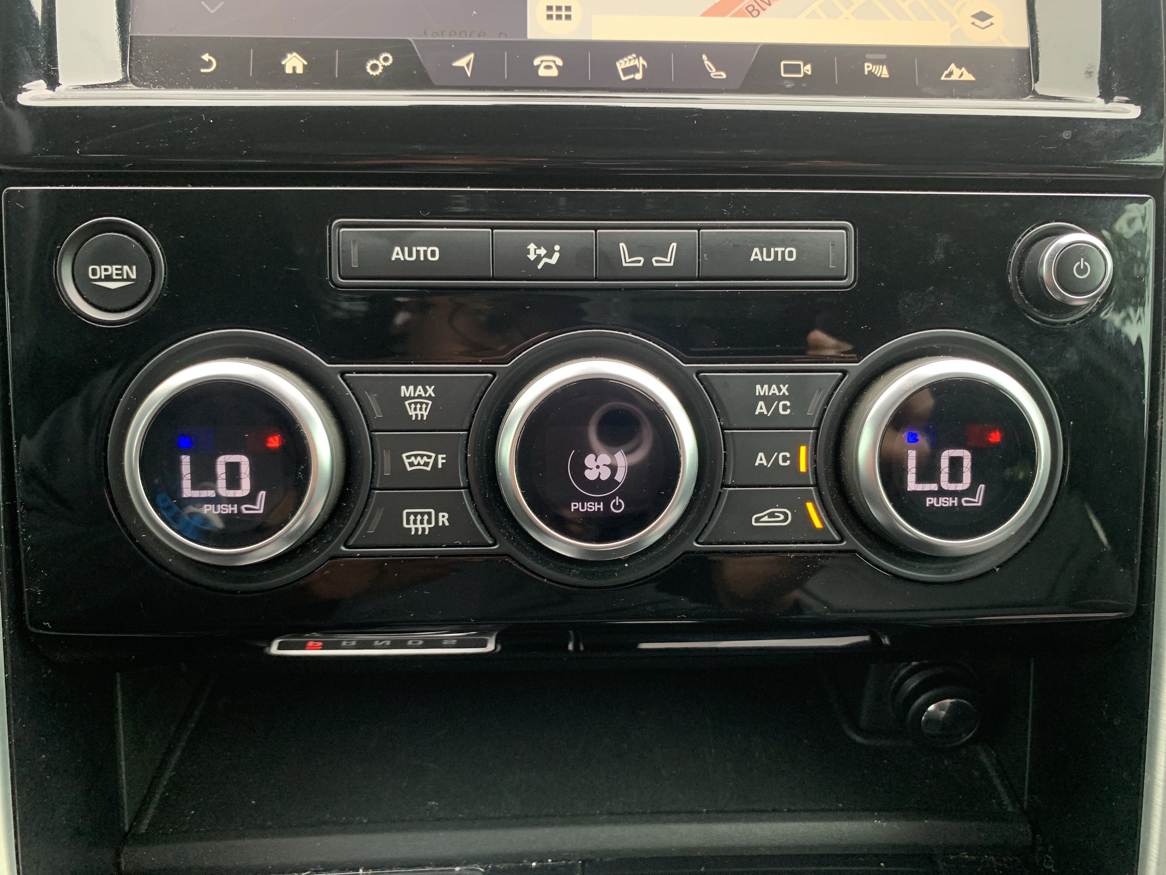 Used 2018 Land Rover Discovery HSE Luxury AWD/4WD image 29