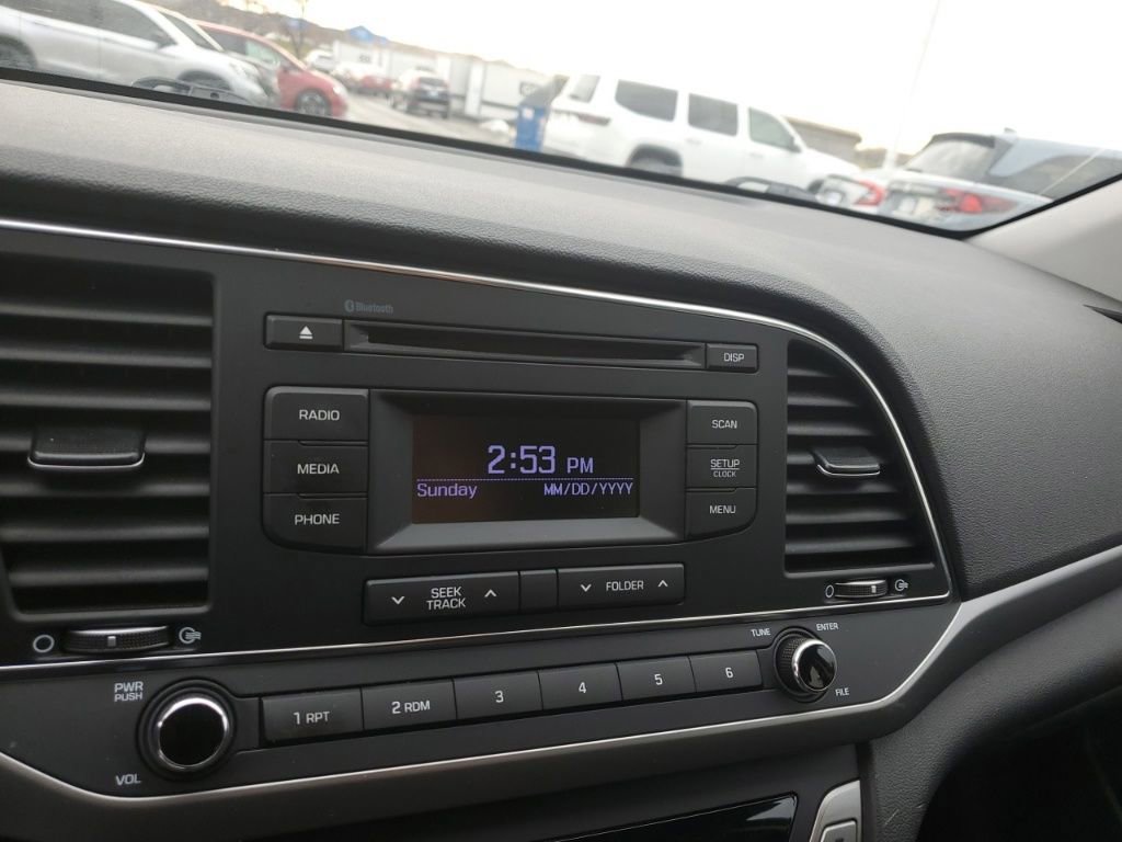 Used 2018 Hyundai Elantra SE image 18