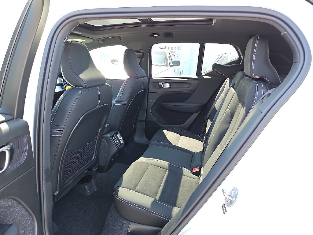 New 2026 Volvo XC40 B5 Ultra w/ Protection Package Premier AWD/4WD image 9
