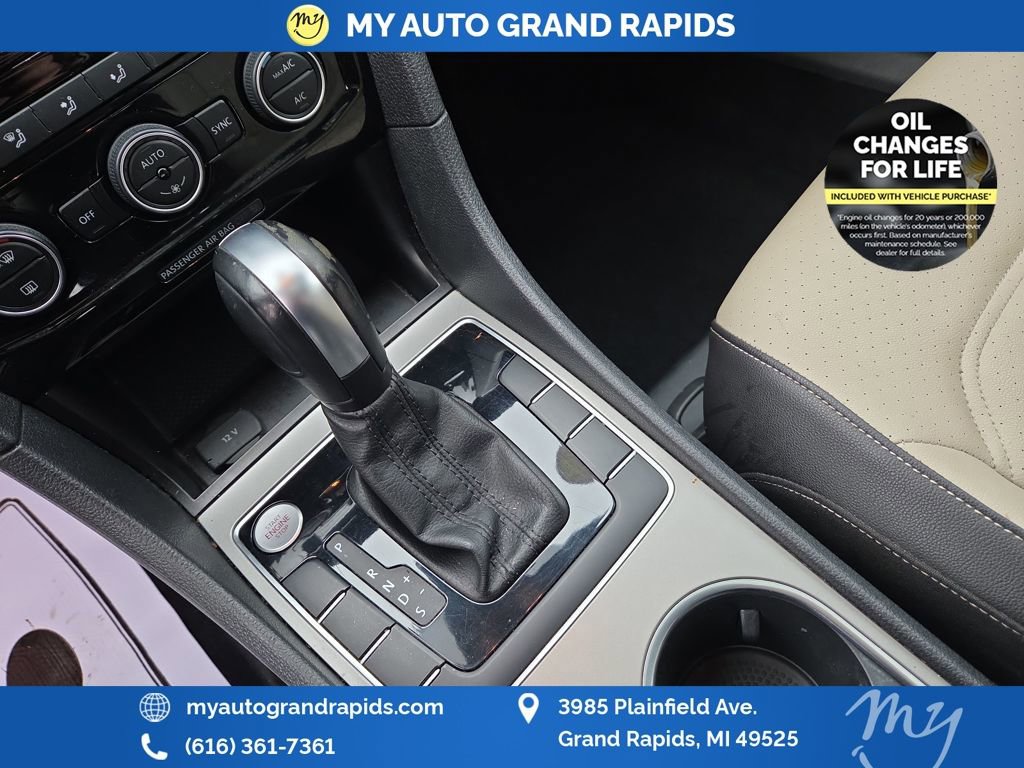 Used 2021 Volkswagen Passat 2.0T R-Line image 26