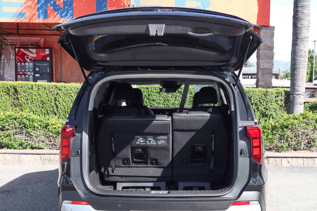 Used 2025 Kia Carnival image 8