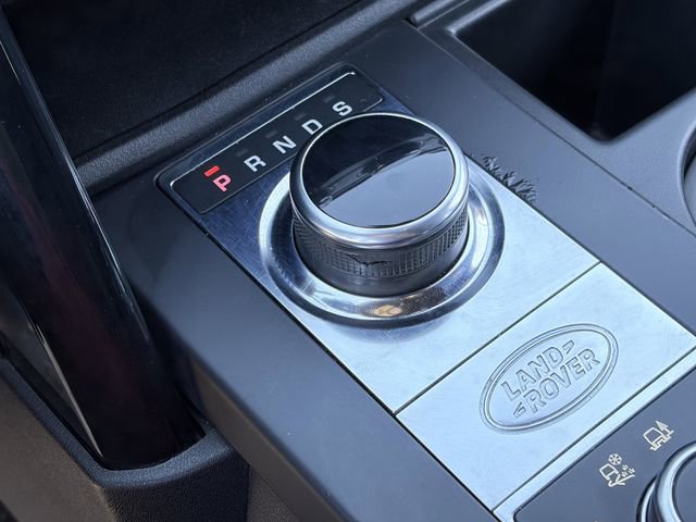 Used 2018 Land Rover Discovery SE image 16