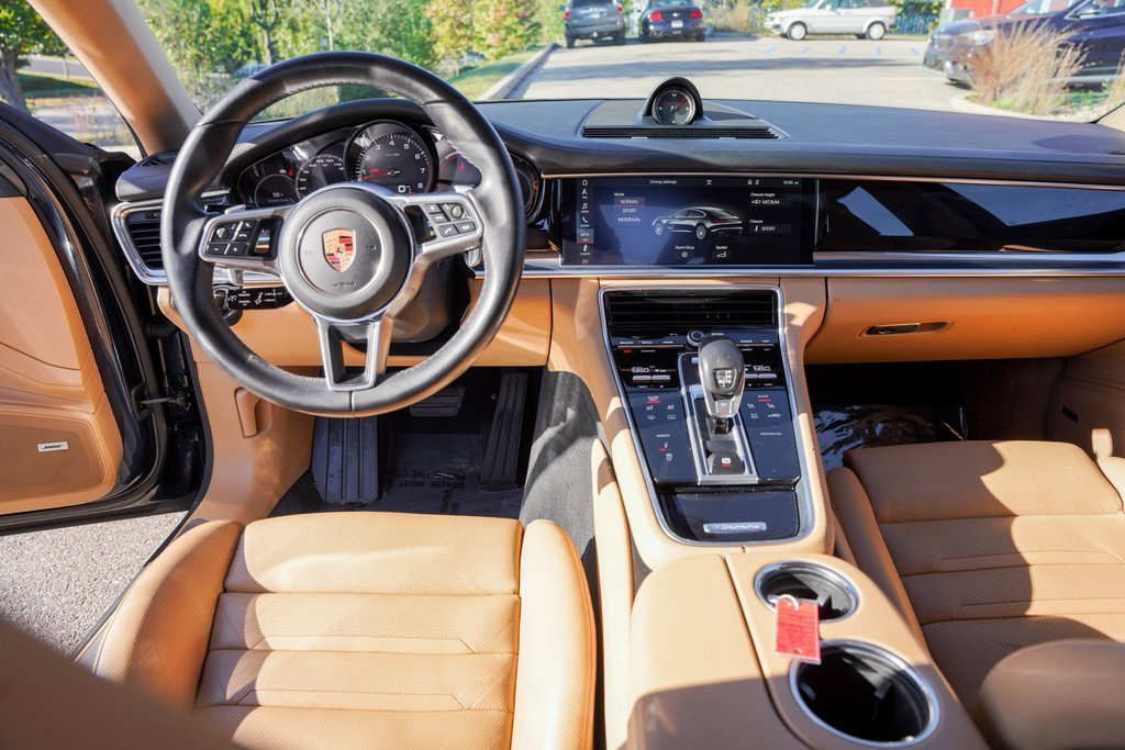 Used 2018 Porsche Panamera 4 image 30