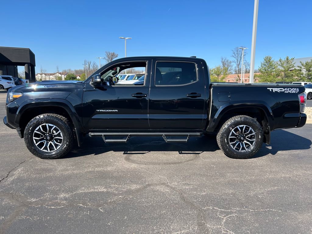 Used 2021 Toyota Tacoma TRD Sport w/ TRD Premium Sport Package image 4