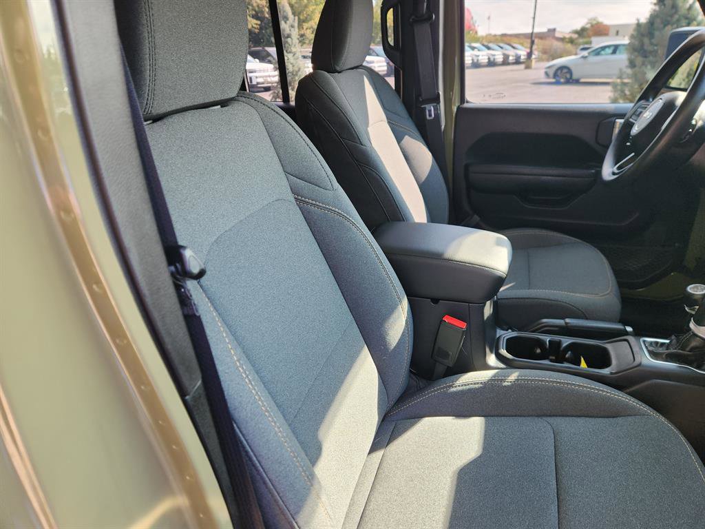 Used 2025 Jeep Wrangler Sport image 15