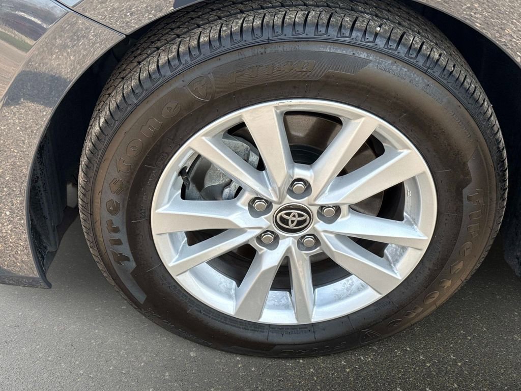 Used 2025 Toyota Camry LE w/ Convenience Package image 10