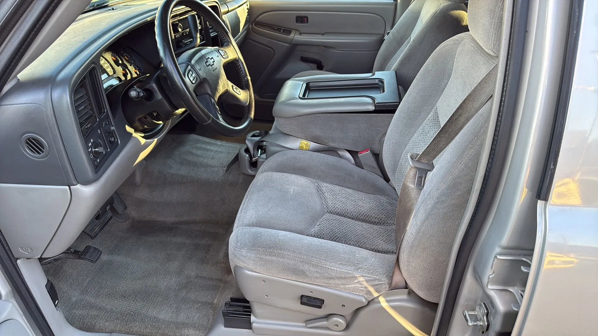 Used 2005 Chevrolet Suburban LS w/ Cargo Package image 7