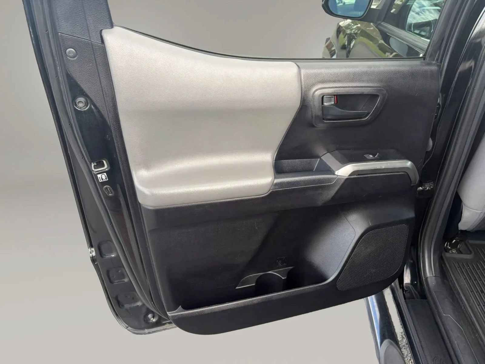 Used 2019 Toyota Tacoma SR5 AWD/4WD image 24