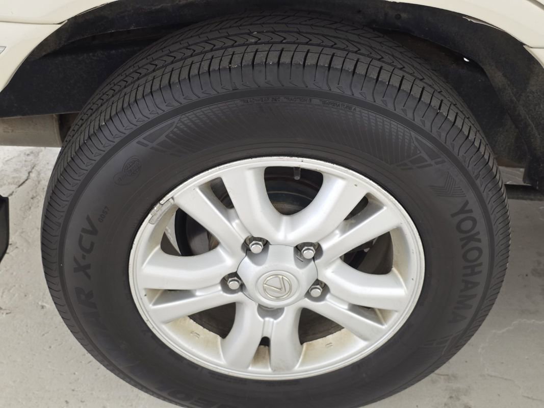 Used 2004 Lexus LX 470 4WD image 46