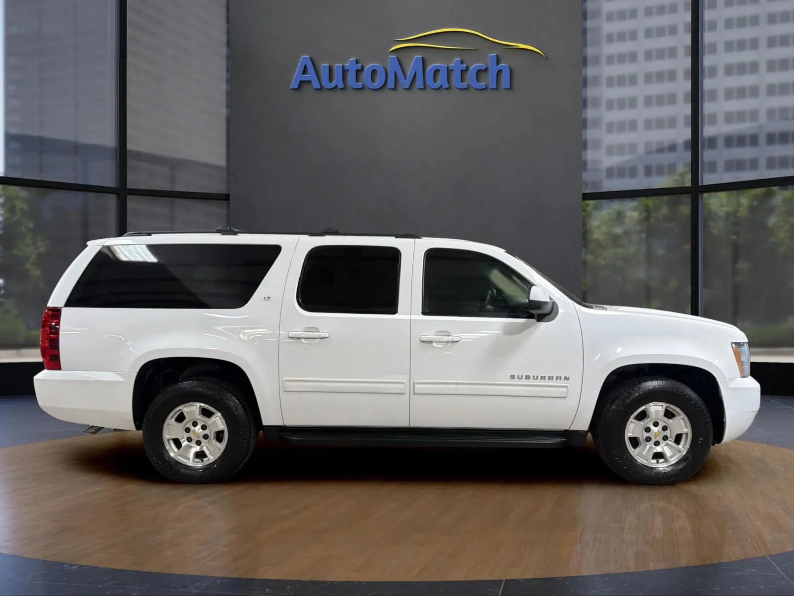 Used 2010 Chevrolet Suburban LT w/ Luxury Package image 12