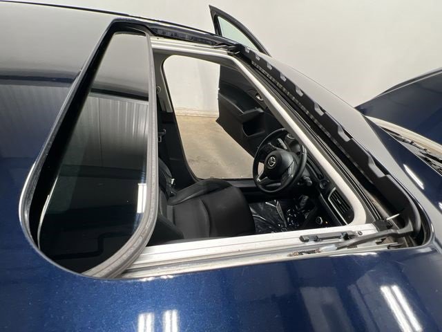 Used 2016 MAZDA MAZDA3 i Touring w/ Popular Equipment Package image 6