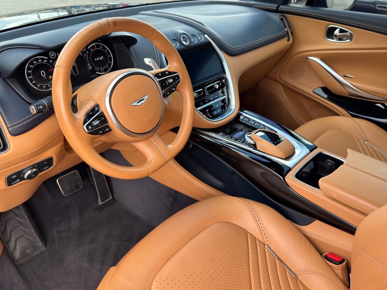 Used 2021 Aston Martin DBX AWD/4WD image 13