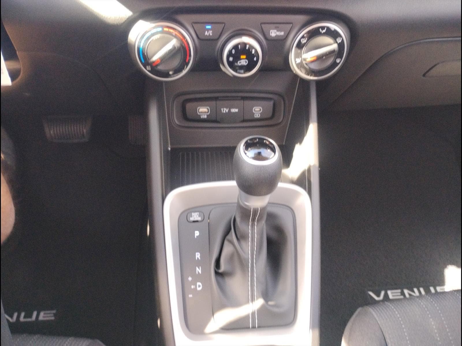 New 2026 Hyundai Venue SE FWD image 24