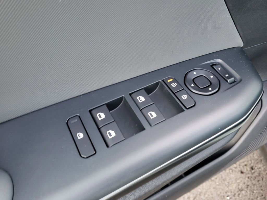 New 2025 Kia K4 LXS image 16