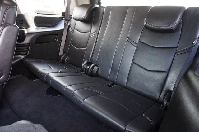 Used 2018 Cadillac Escalade Luxury AWD/4WD image 22