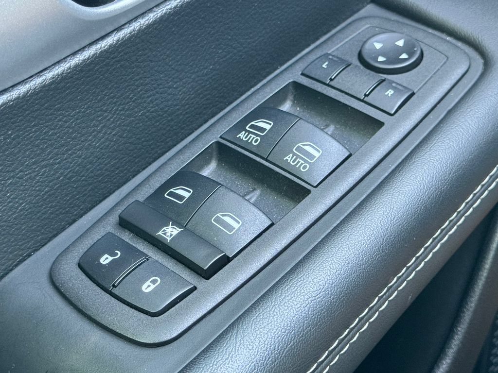 Used 2023 Chrysler Pacifica Touring-L w/ S Appearance Package AWD/4WD image 29
