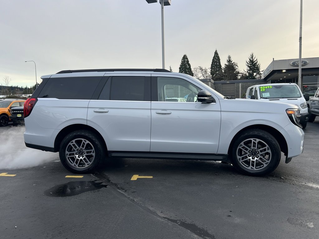 Certified 2025 Ford Expedition Active image 4