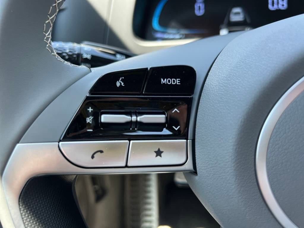 Used 2025 Hyundai Elantra Sport image 16