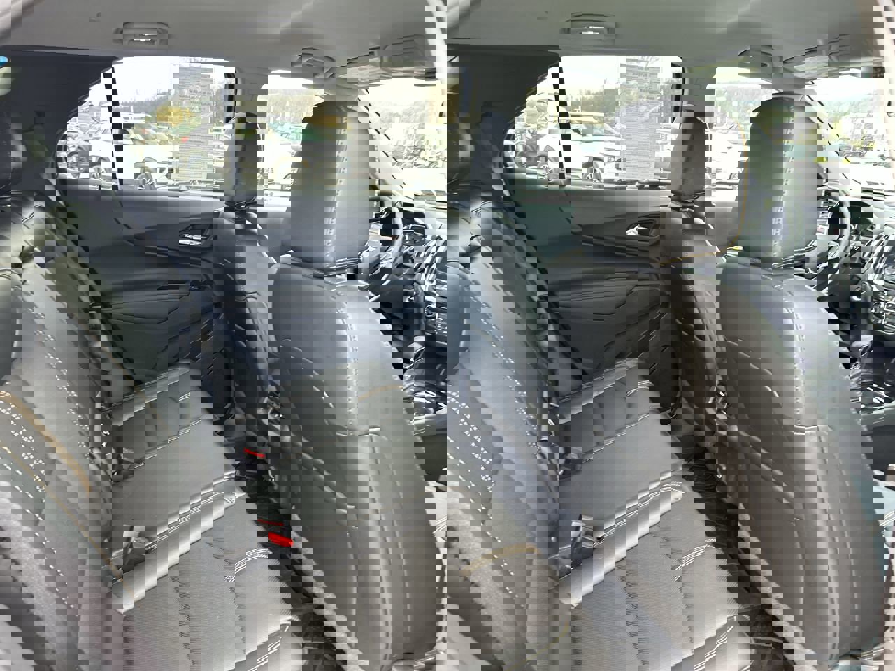 Used 2023 Chevrolet Equinox Premier image 18