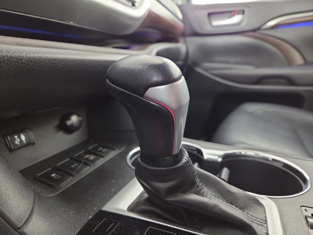 Used 2016 Toyota Highlander Limited AWD/4WD image 21