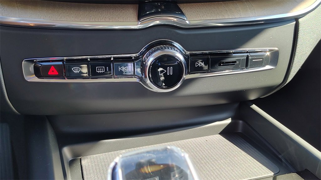 New 2026 Volvo XC60 B5 Plus w/ Climate Package image 23