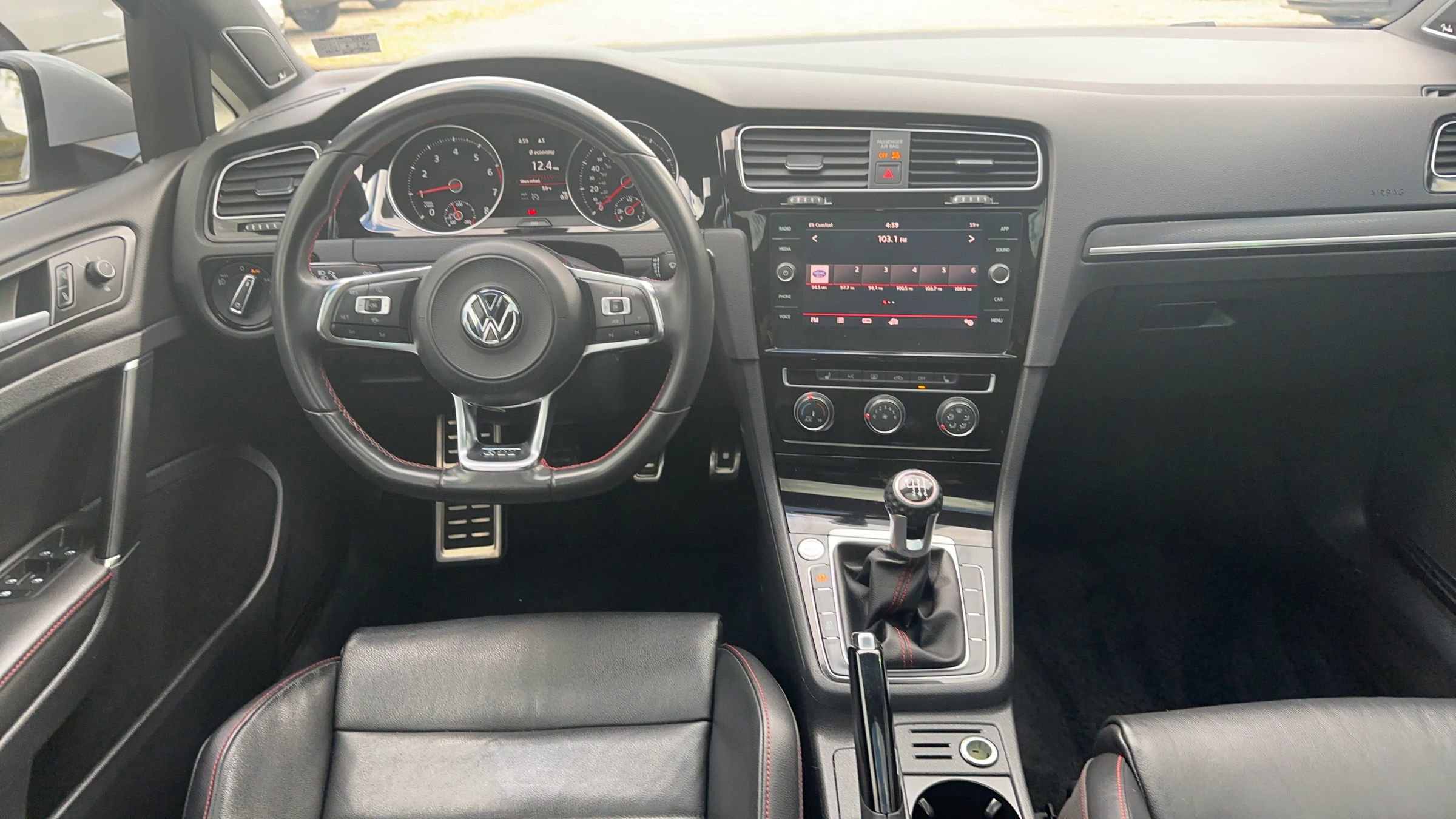 Used 2019 Volkswagen Golf 4-Door FWD image 9